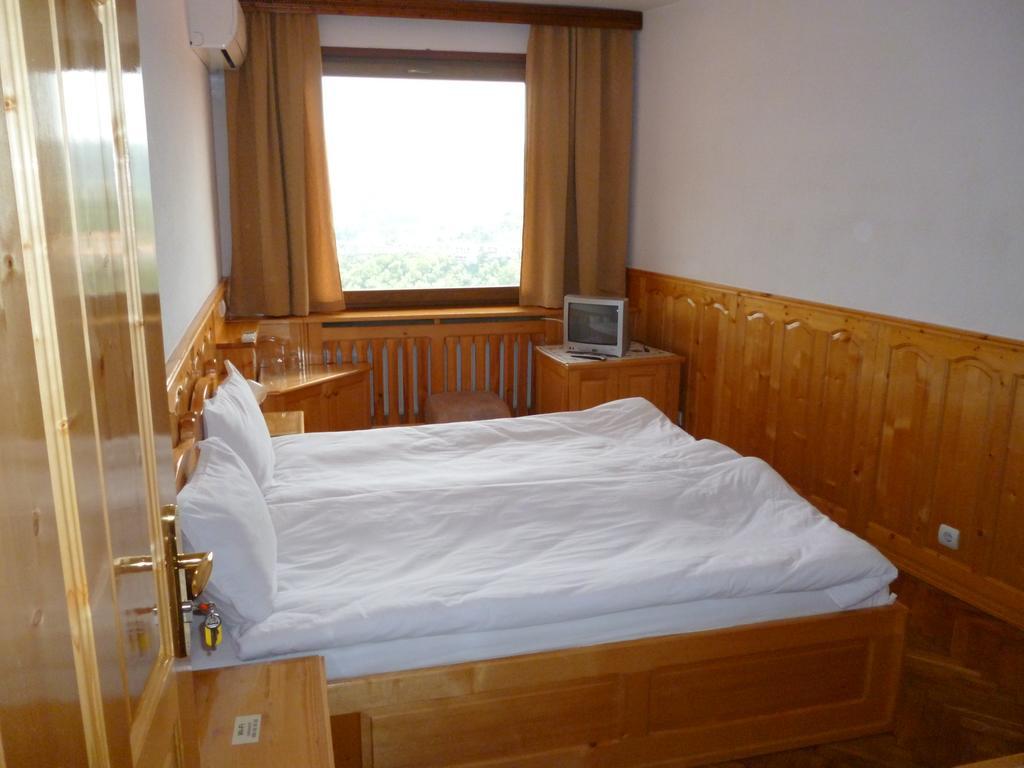 Hotel Comfort Veliko Tarnovo Quarto foto